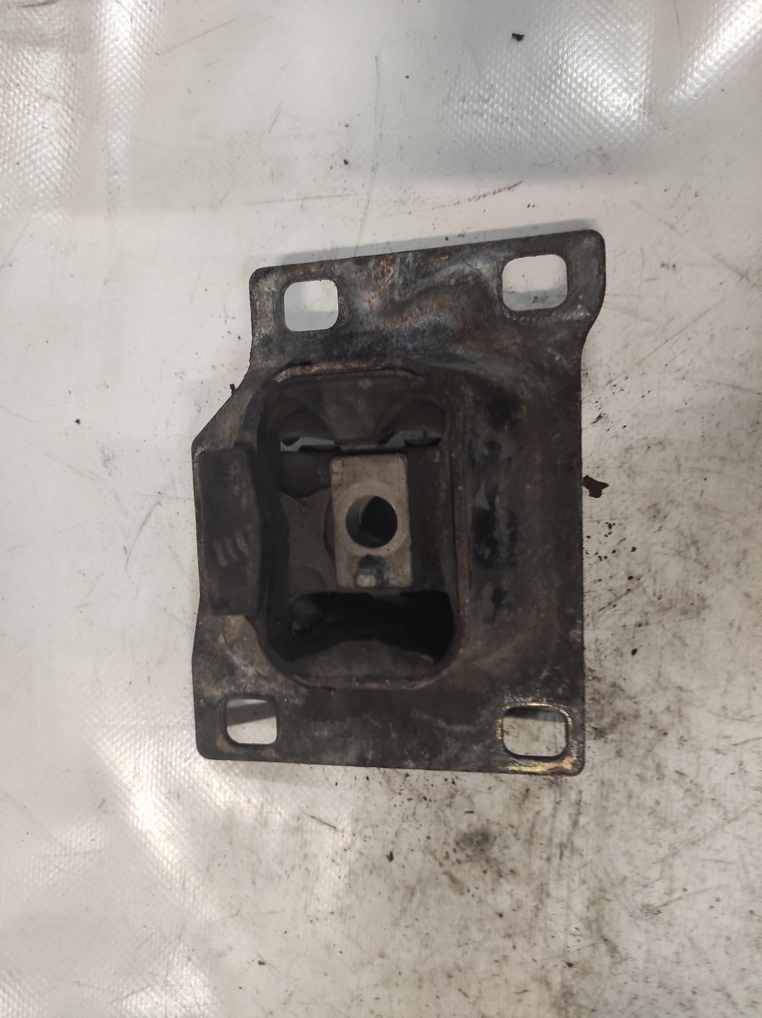 FORD FOCUS and 1.6 16V gearbox mounting