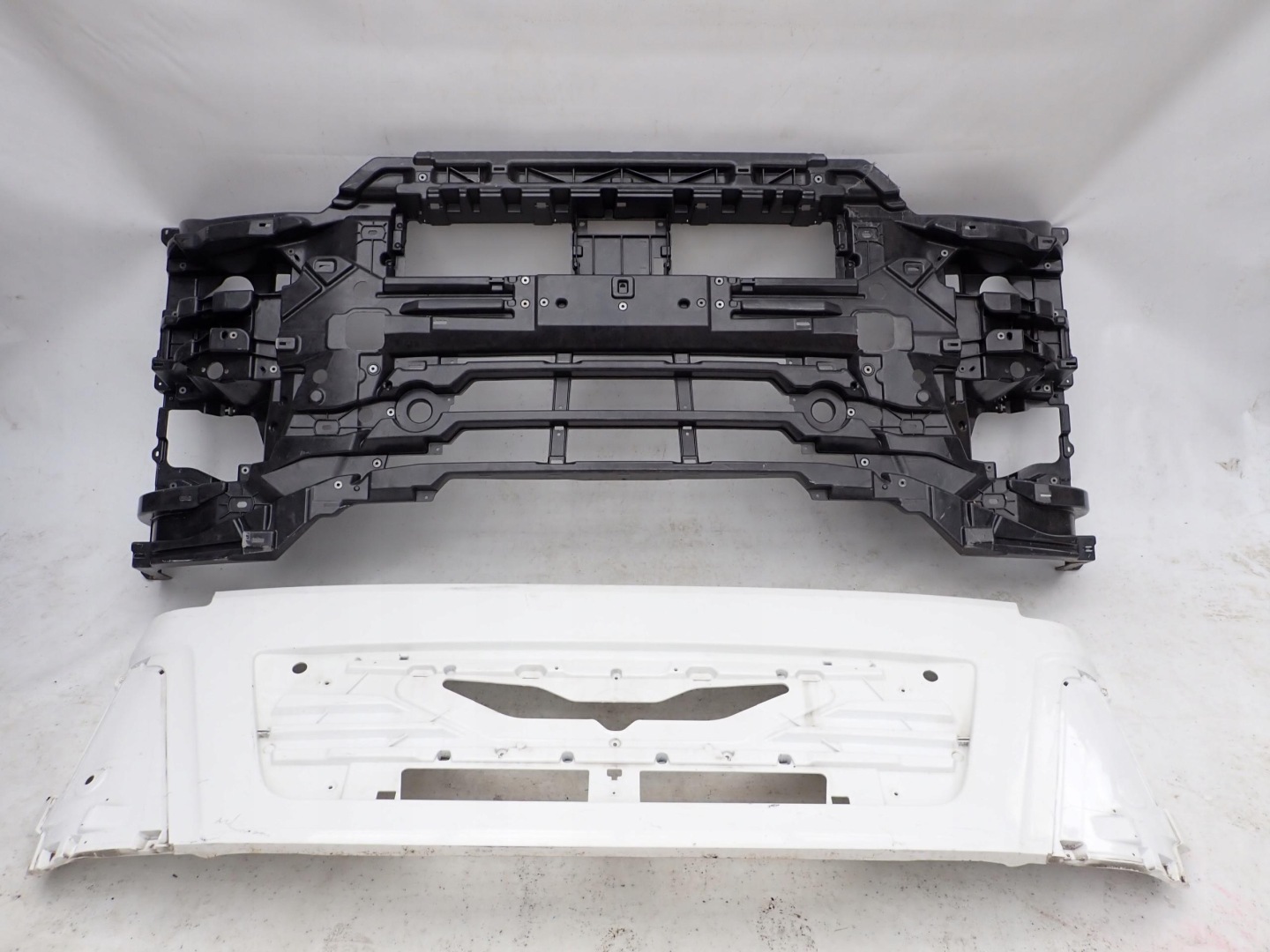 MAN TGL E6 LIFT 12-> pillar bonnet grill grille