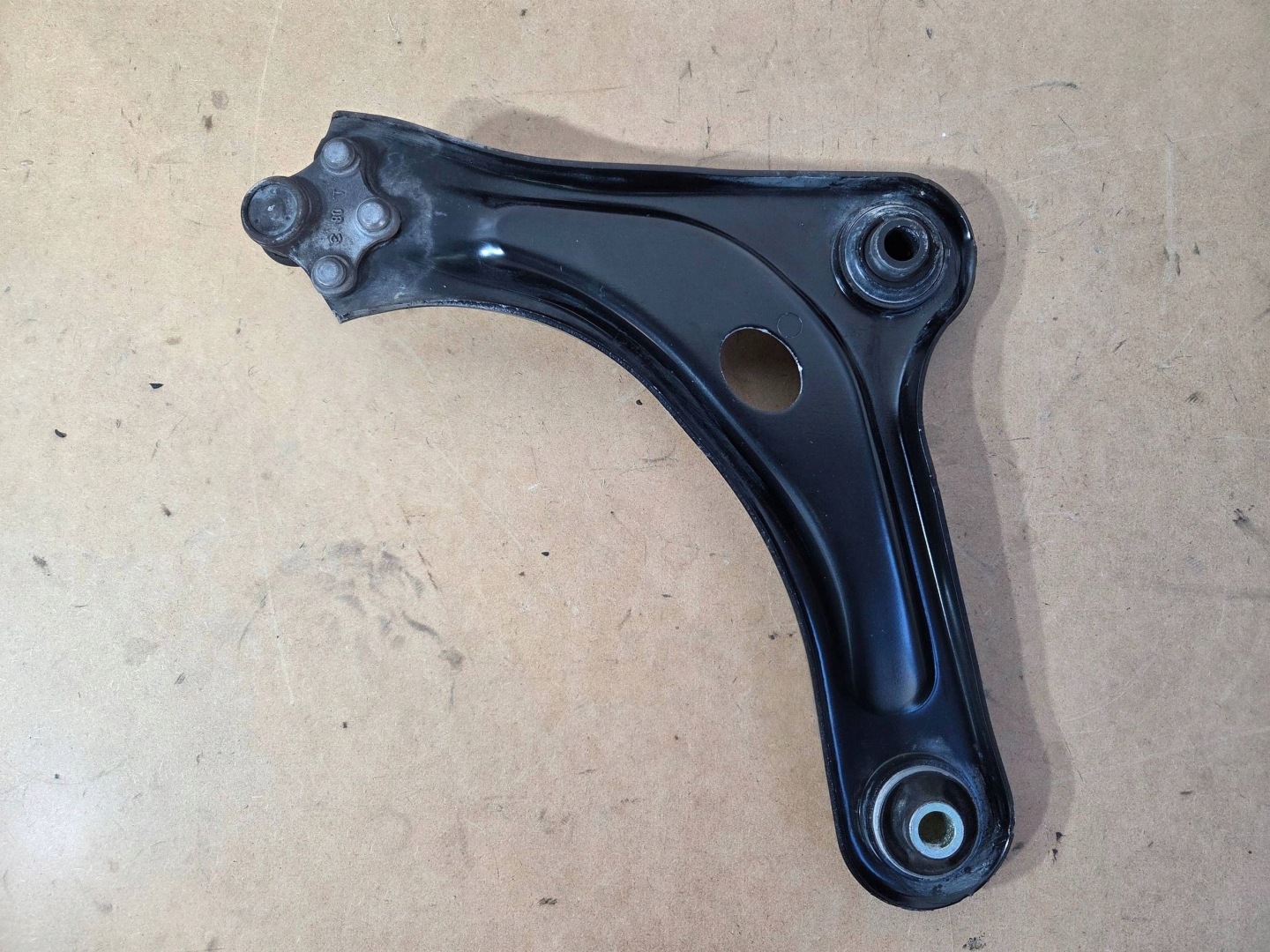 Citroen C3 III Aircross arm front right (Q808)