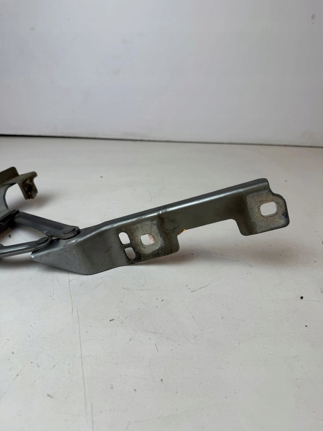 hinge bonnets front front left Opel Astra IV J