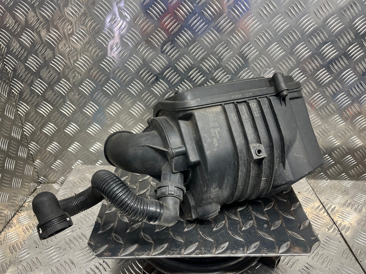 Gehäuse filter luft VOLKSWAGEN GOLF 5 PLUS 1K0129607AQ