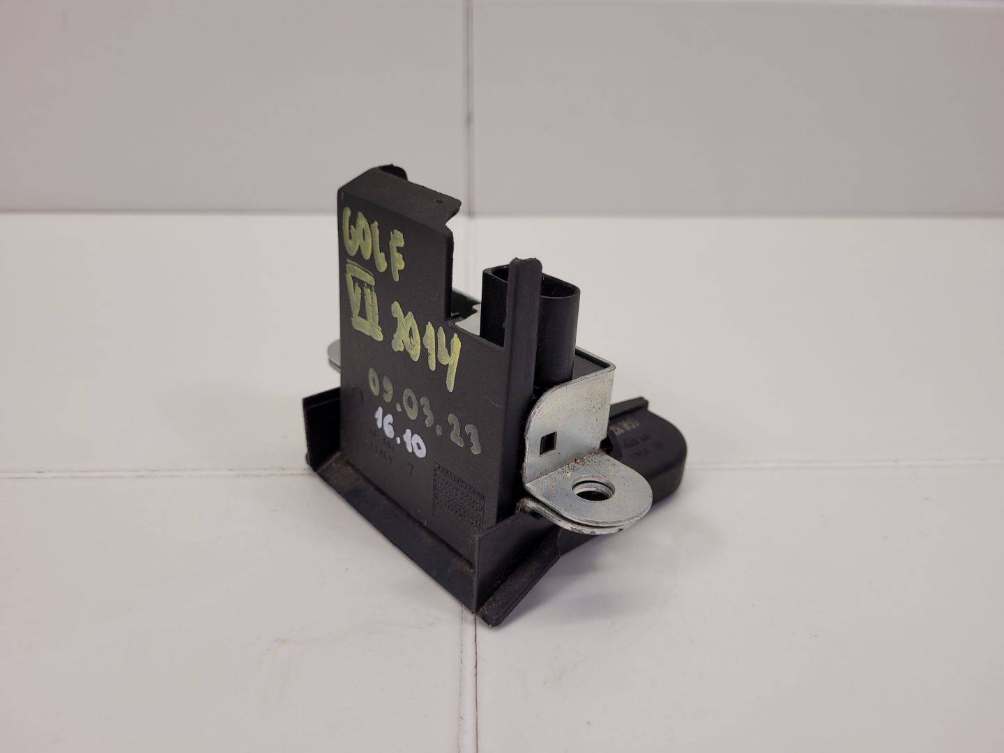lock bonnet boot Volkswagen Golf 7 2015 5G6827505