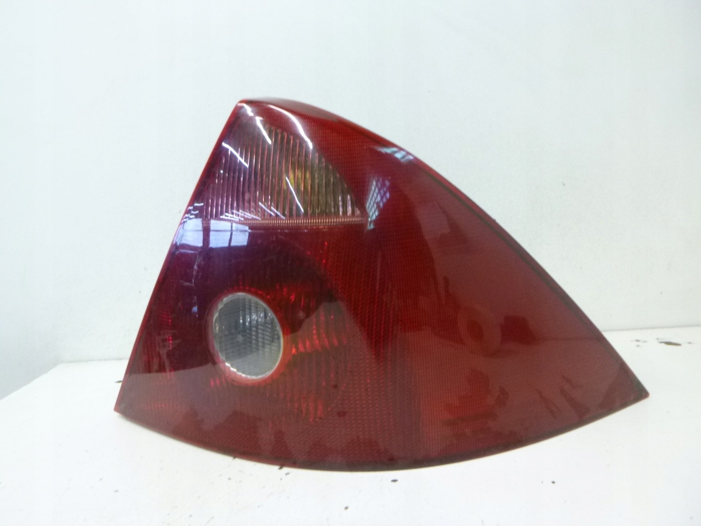 light rear Ford Mondeo III sedan HB 01r.