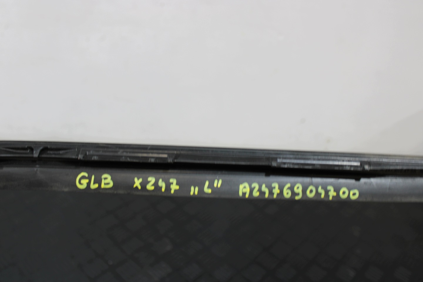 moulding windows CZOLOWEJ left A2476904700 MERCEDES GLB X247