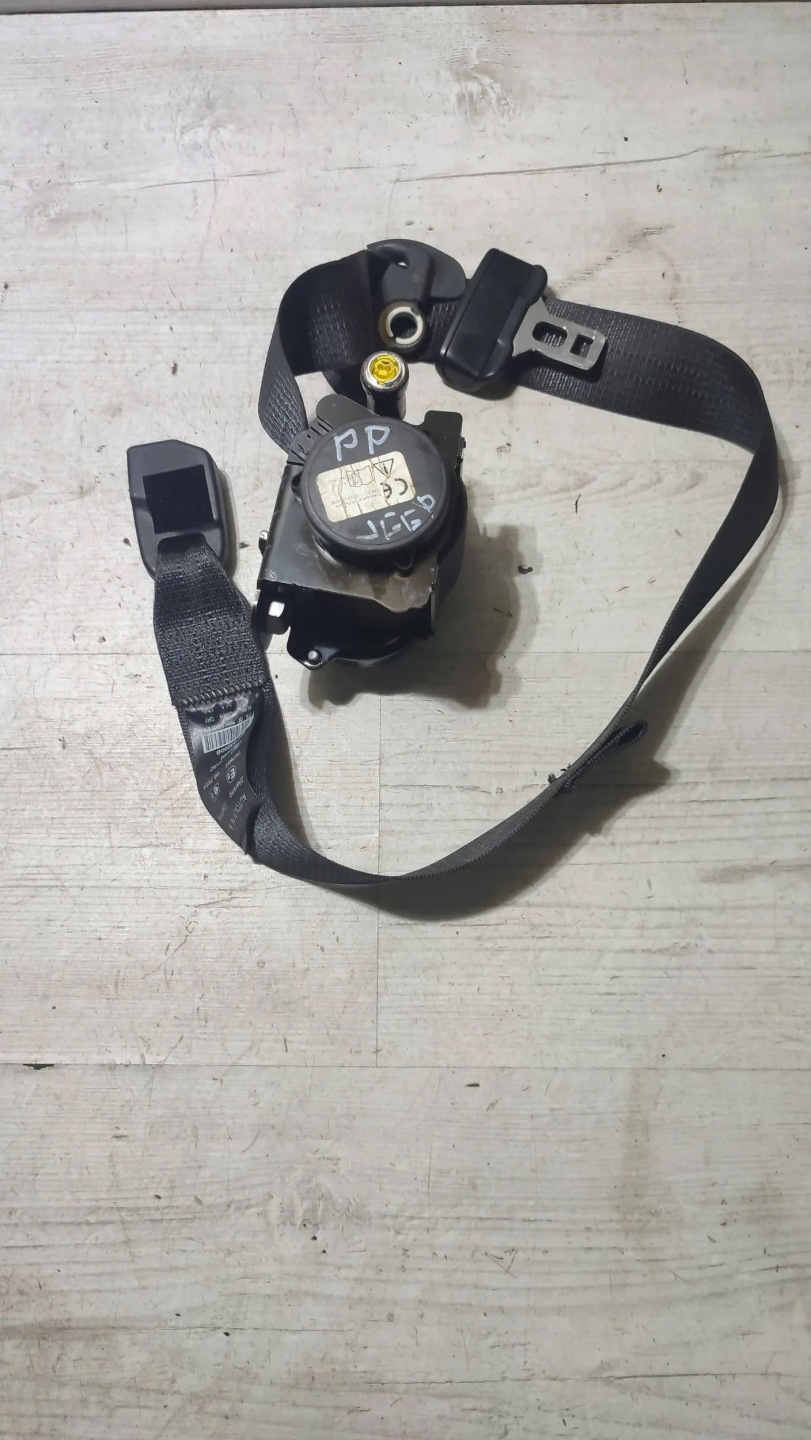 Jeep Cherokee 2015 front side right tension belt safety