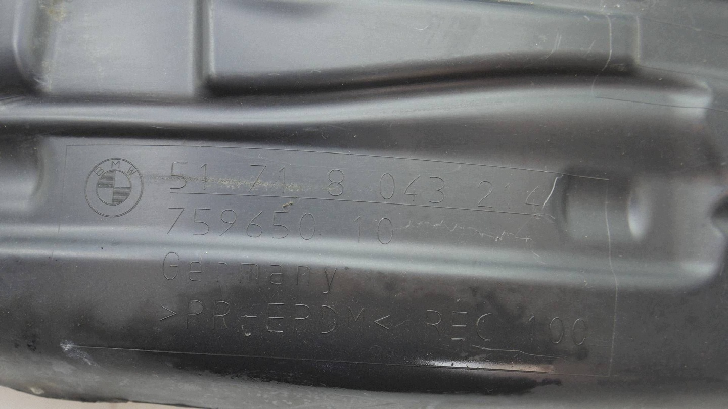 podblatník pravý předek přední BMW M3 E92 8043214