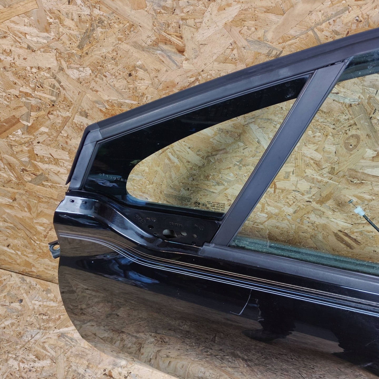 door front front side left Peugeot 208 and
