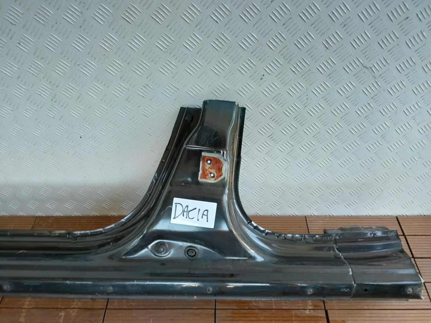 DACIA DUSTER and 10-18 threshold ZE SLUPKIEM left pillar OE
