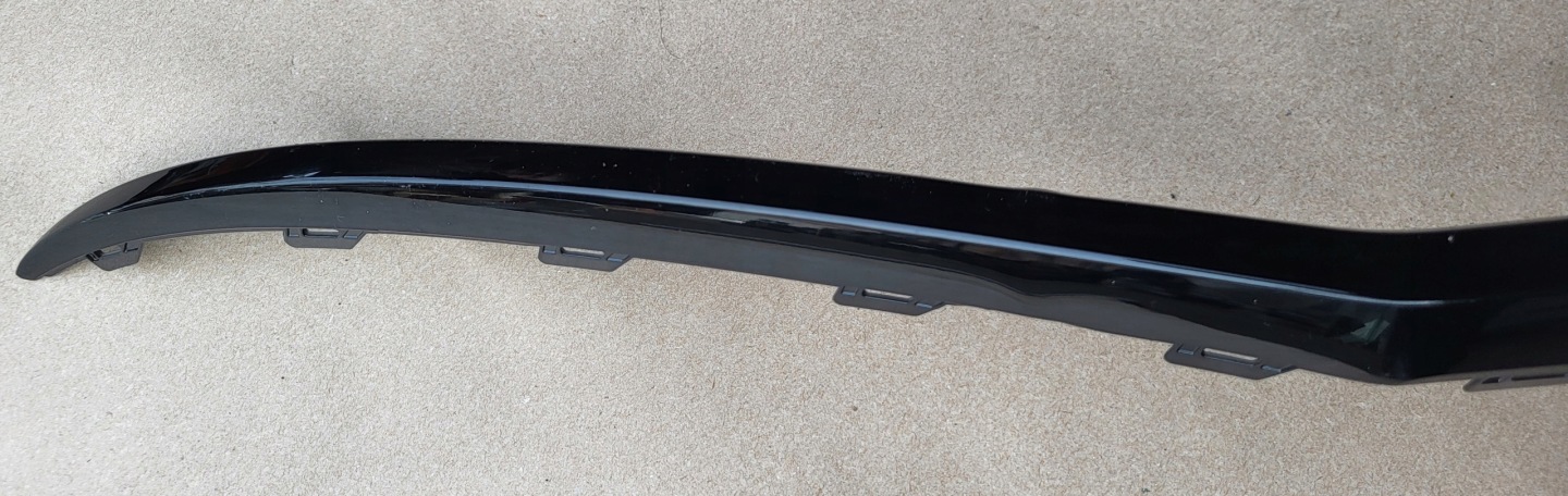 moulding of a bumper cap left front black PIANO VW T-ROC 2GA OE