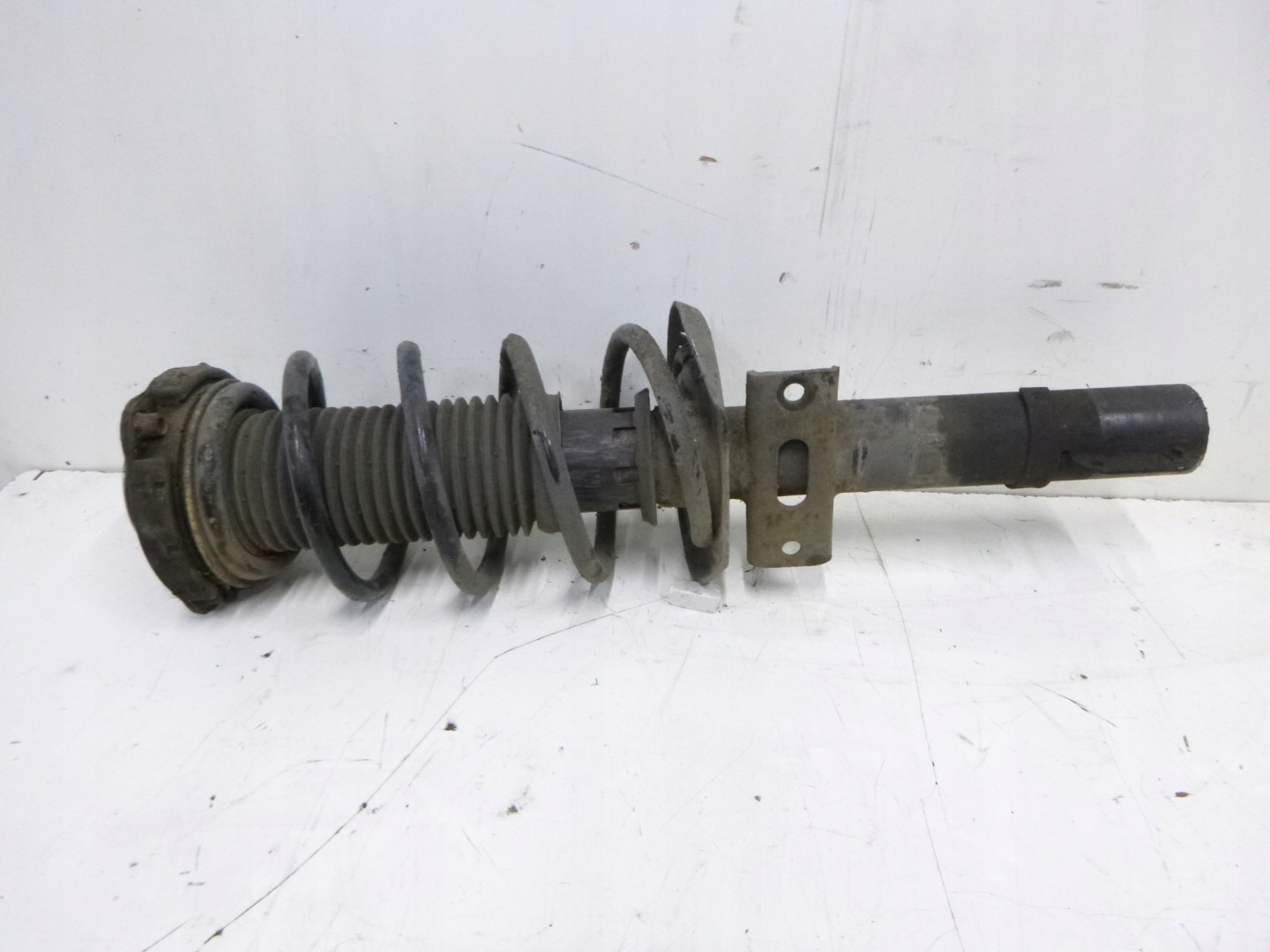 shock absorber front left Volkswagen Polo 9N3 1.4 TDI 2008r.