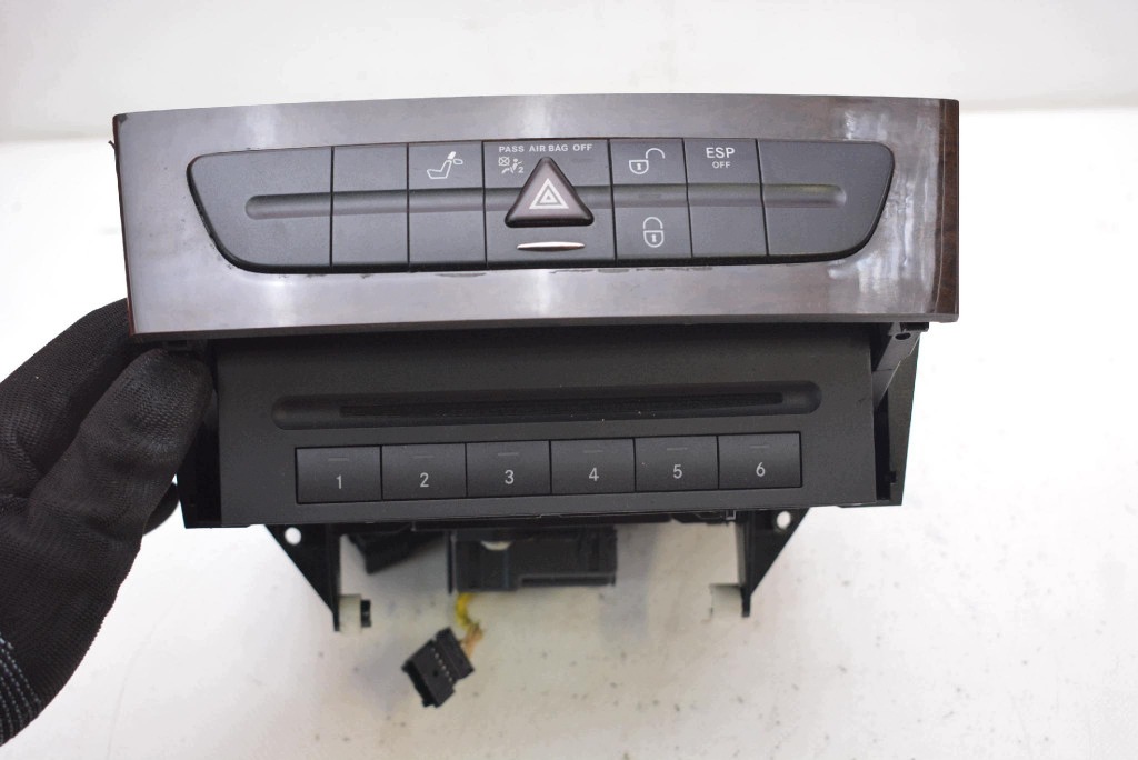 CARICATORE CD PLYT CD PANEL PRZYCISKOW A2116800552 MERCEDES CLS C219 04-08