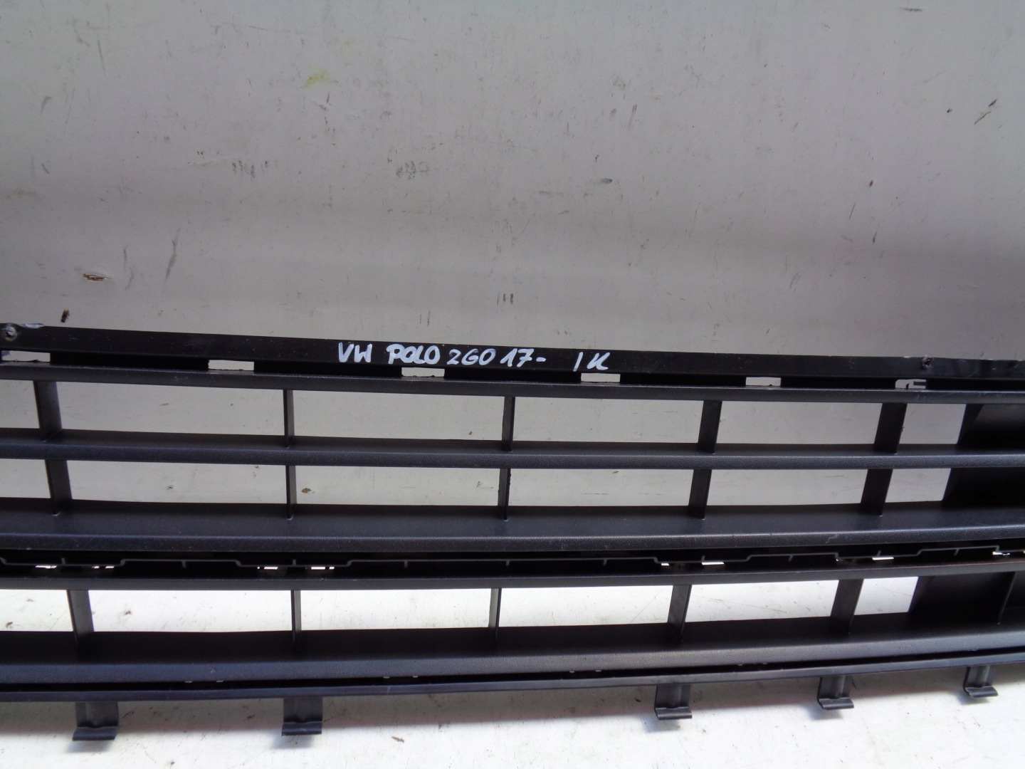 GRIGLIA PARAURTI VW POLO 2G 2G0 17