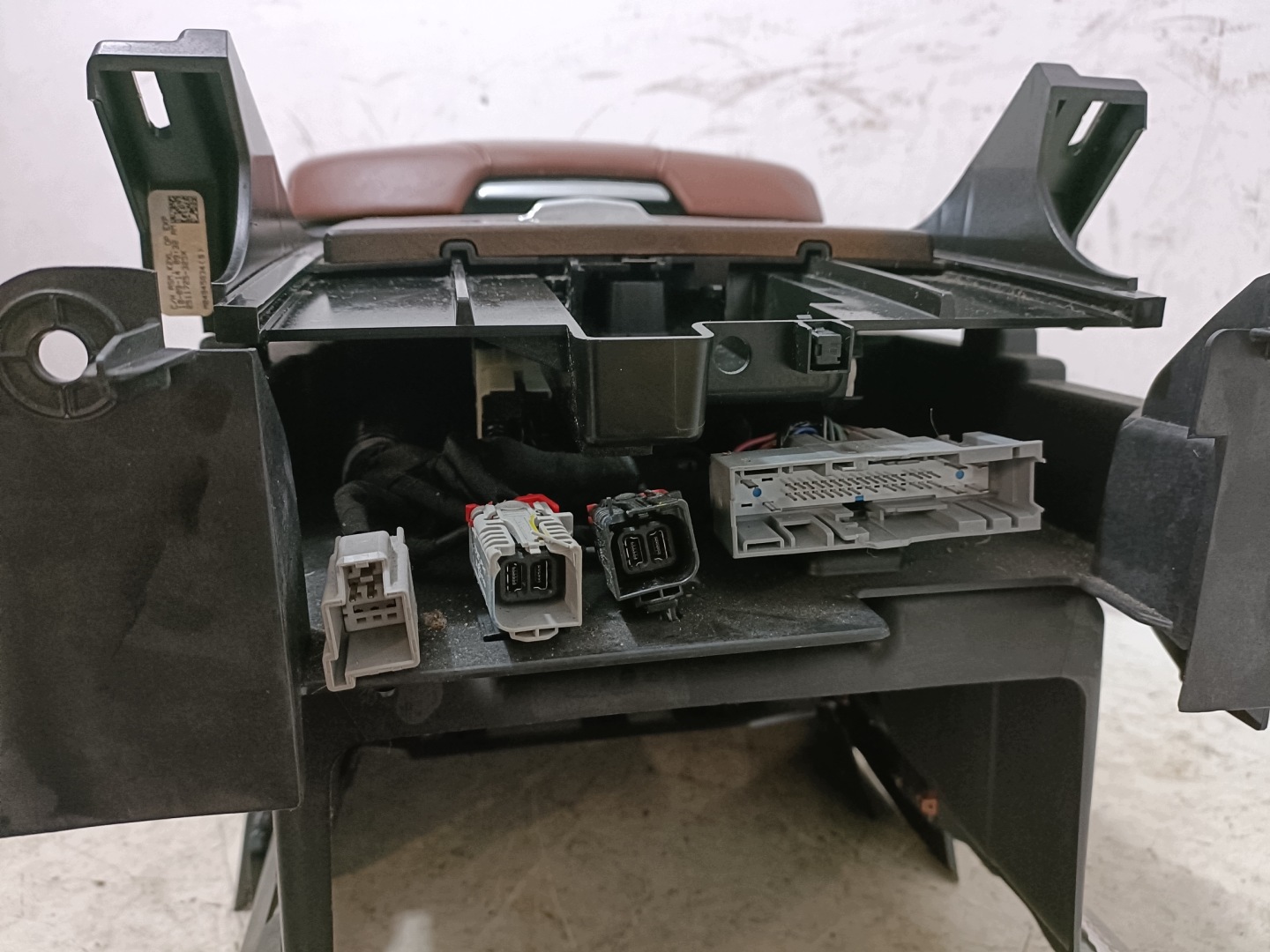 CADILLAC ESCALADE ESV IV 2014- armrest TUNEL central 3477502