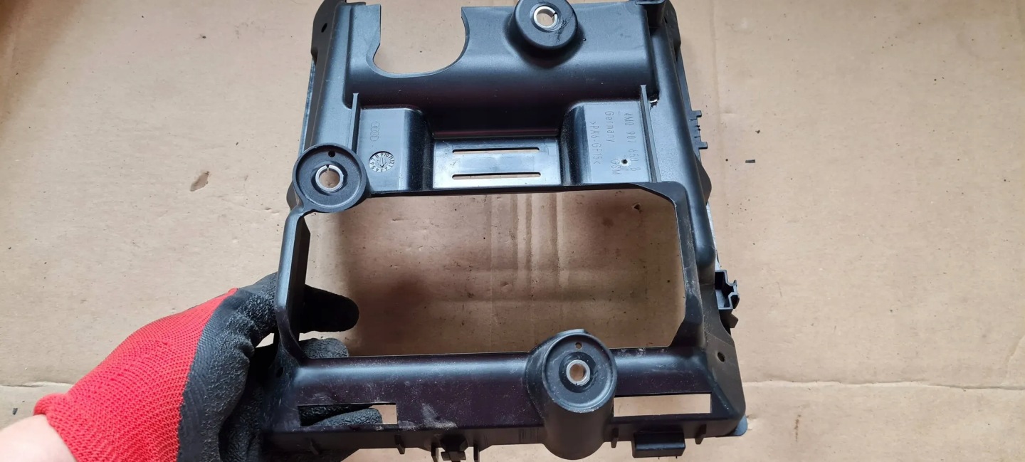 Q7 4M II bracket holder STEROWNIKA 4M0907650B
