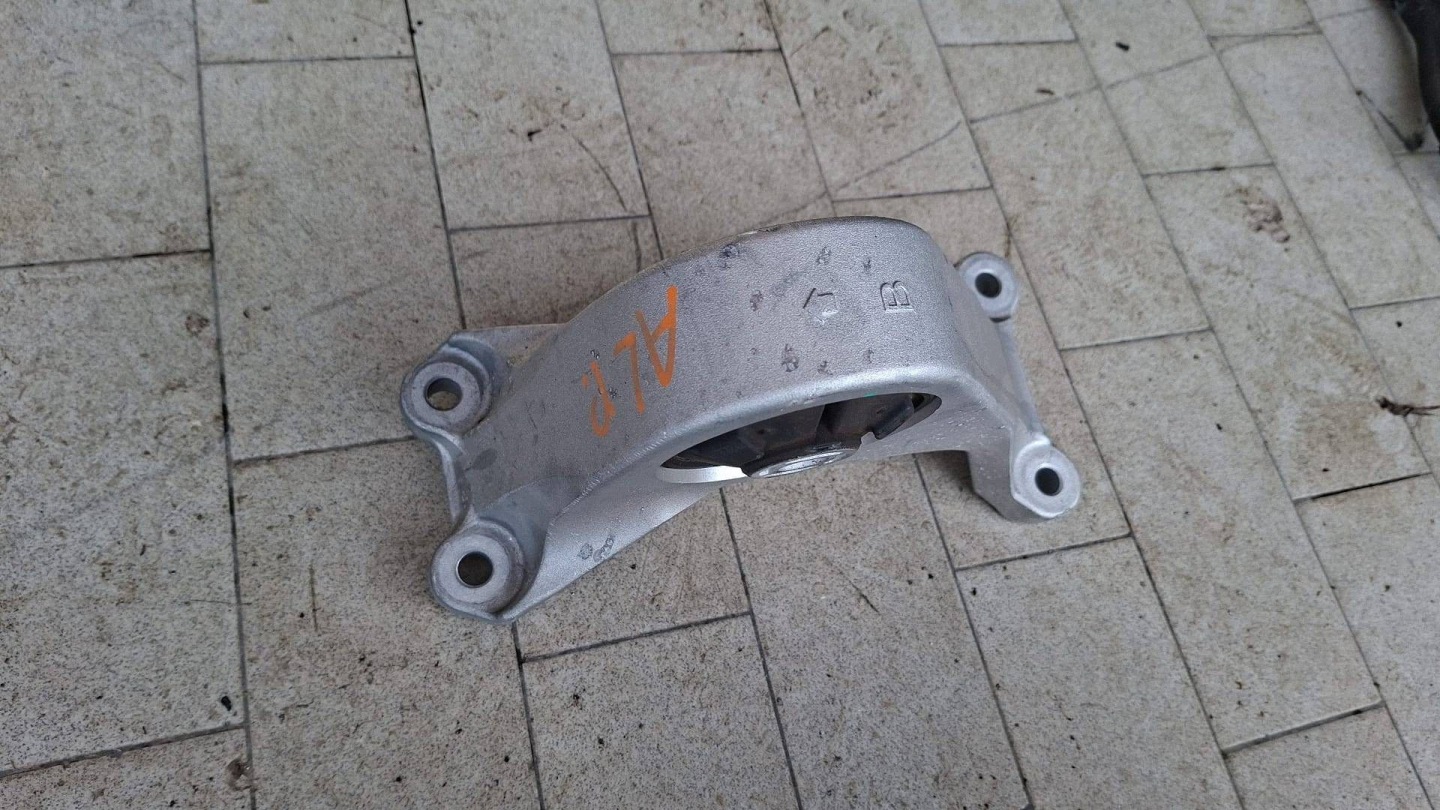 holder engine mount Alpine A390