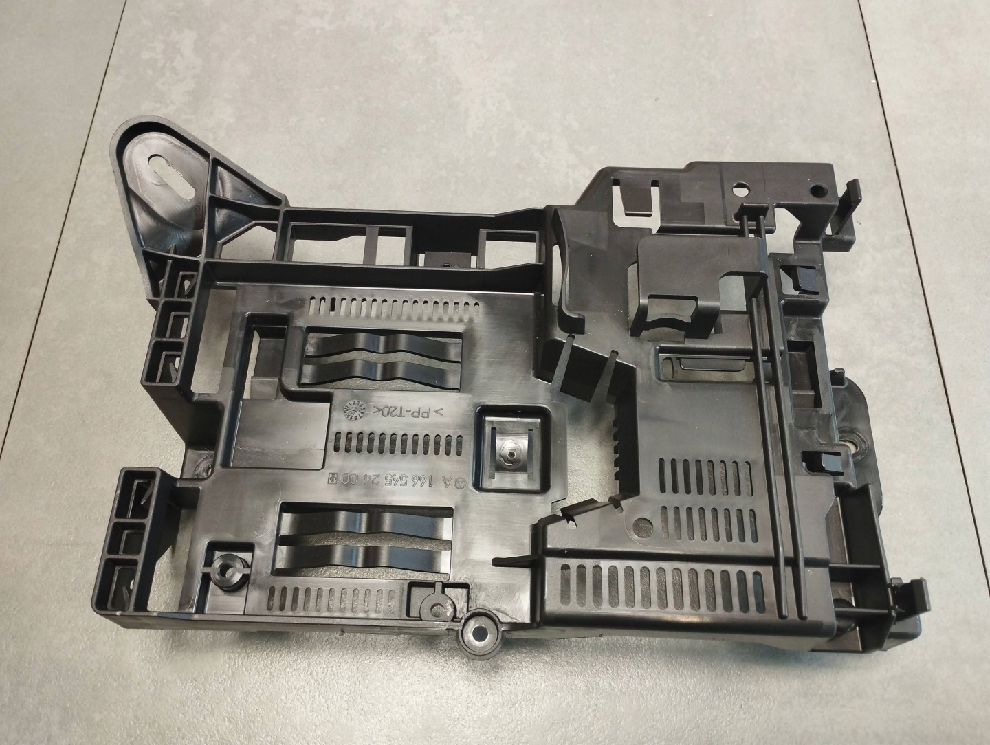 Mercedes-Benz GLE W166 bracket A1665452400