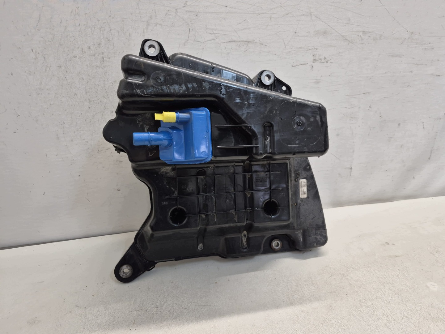 AUDI A4 B9 8W0 15- behälter PLNU ADBLUE 8W0131878BP