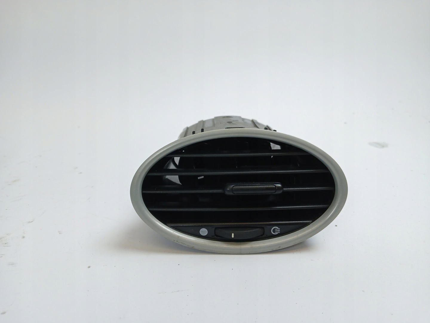 FORD FOCUS MK2 mřížka klími 4M51A014L21AD