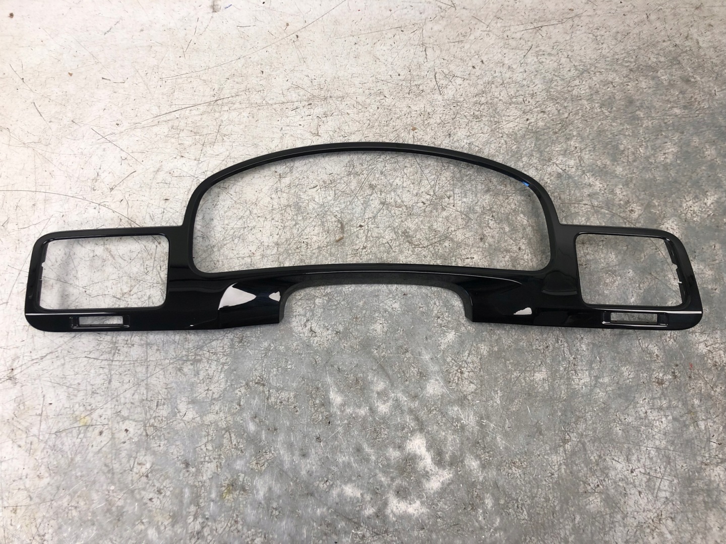 RÁM DEKOR budíku VW TOUAREG 7P1857189B