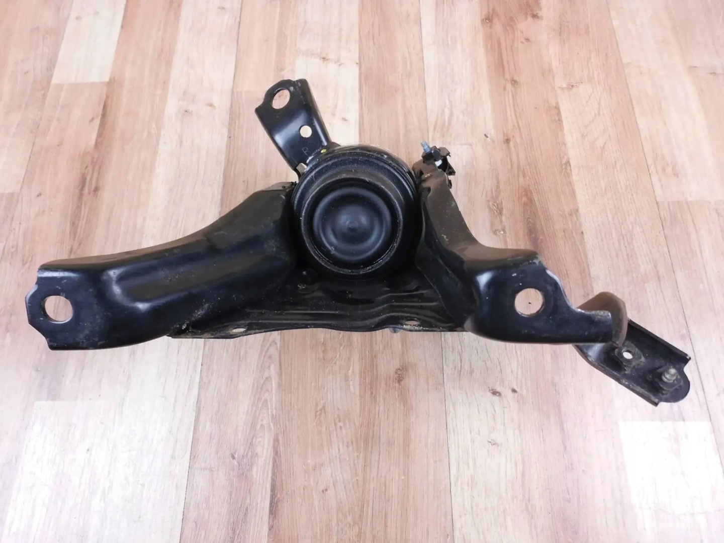 Toyota Corolla E21 2.0 HYBRID holder engine mount holder 1230524020