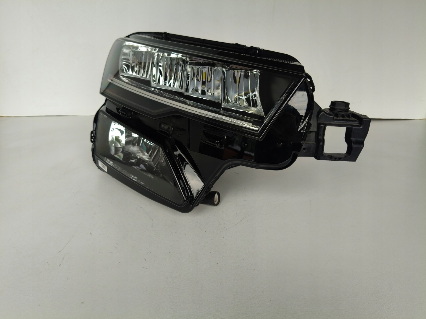 light right REFLEKTOR SKODA KAROQ 57A 21- LIFT LED