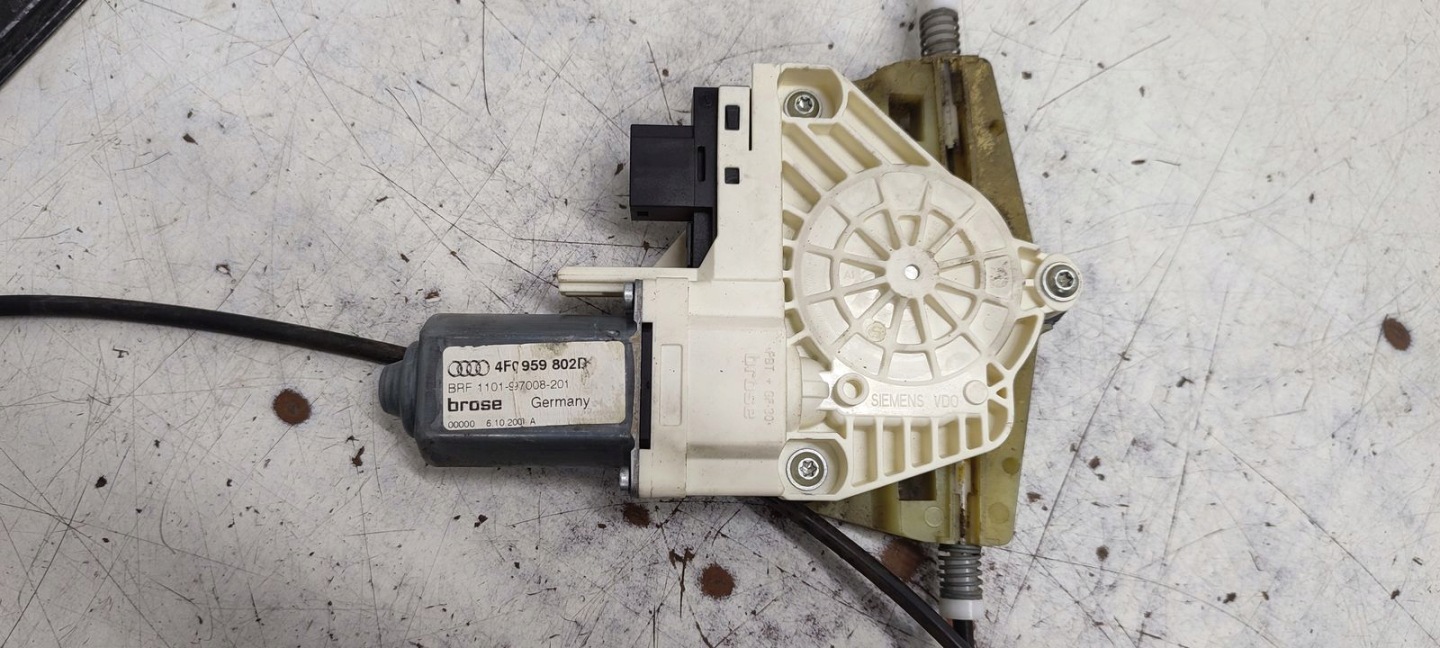 mécanisme essuie glaces droite avant mécanisme Audi A6 C6