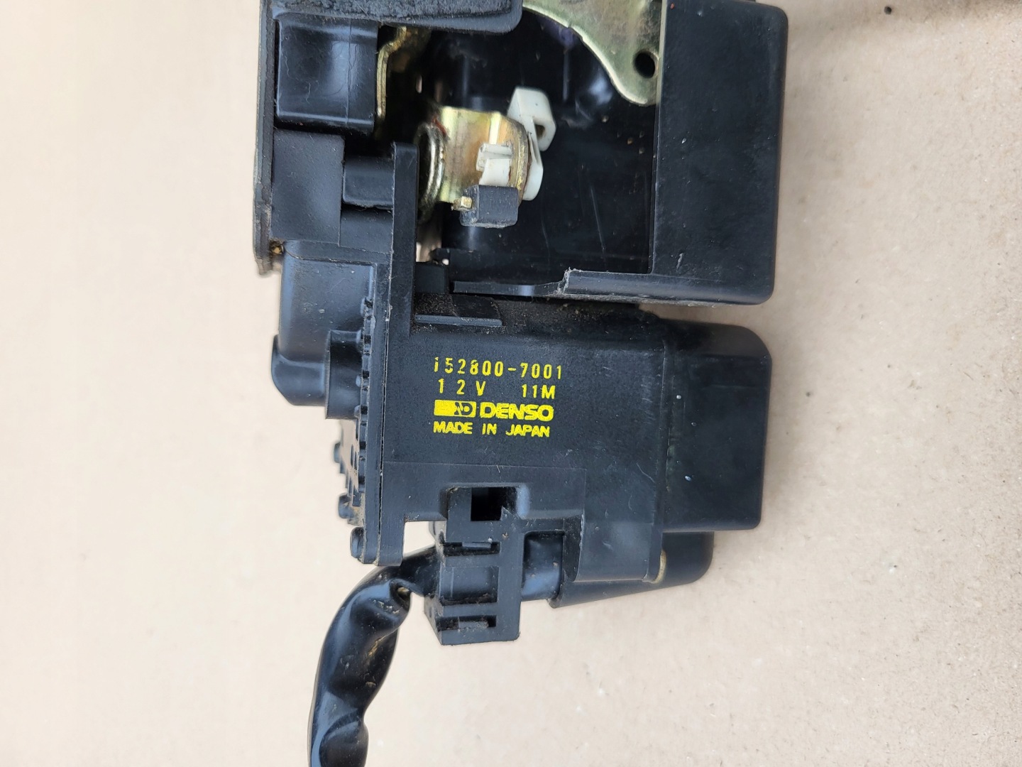 lock door left front MAZDA 626 IV 2PIN OE EU 152800-7001