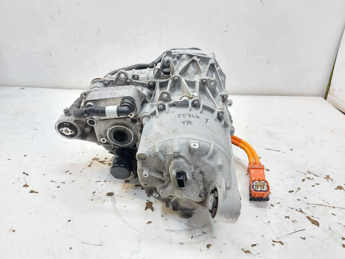 TESLA MODEL Y 2024r engine electrical rear part 1587780-00-C