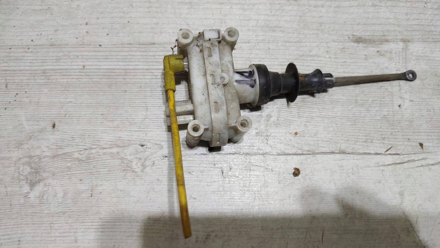 damper central of a lock right rear part Mercedes w124
