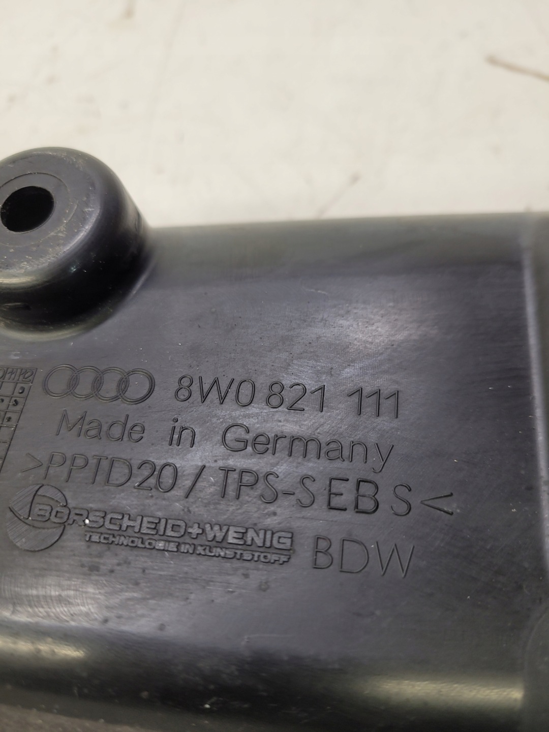 hangszigetelő sárvédöt bal AUDI A4 B9 8W0821111