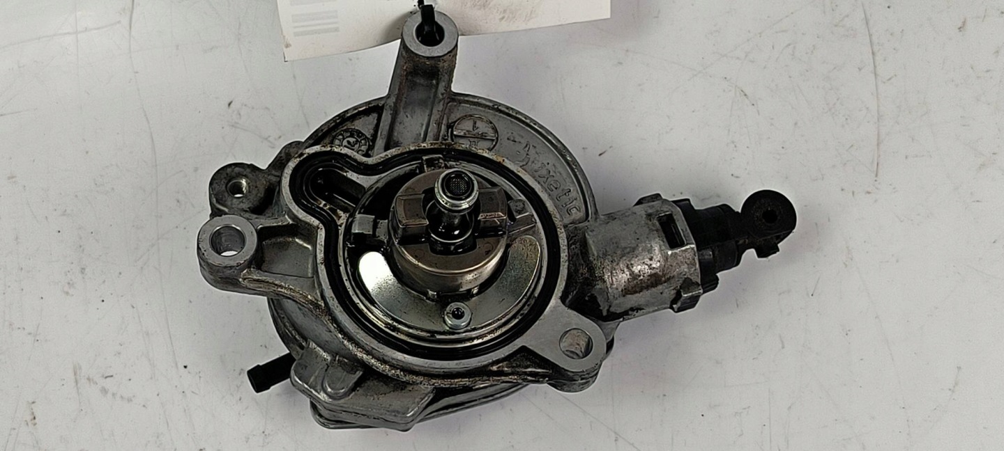 pump VACUM VOLVO V60