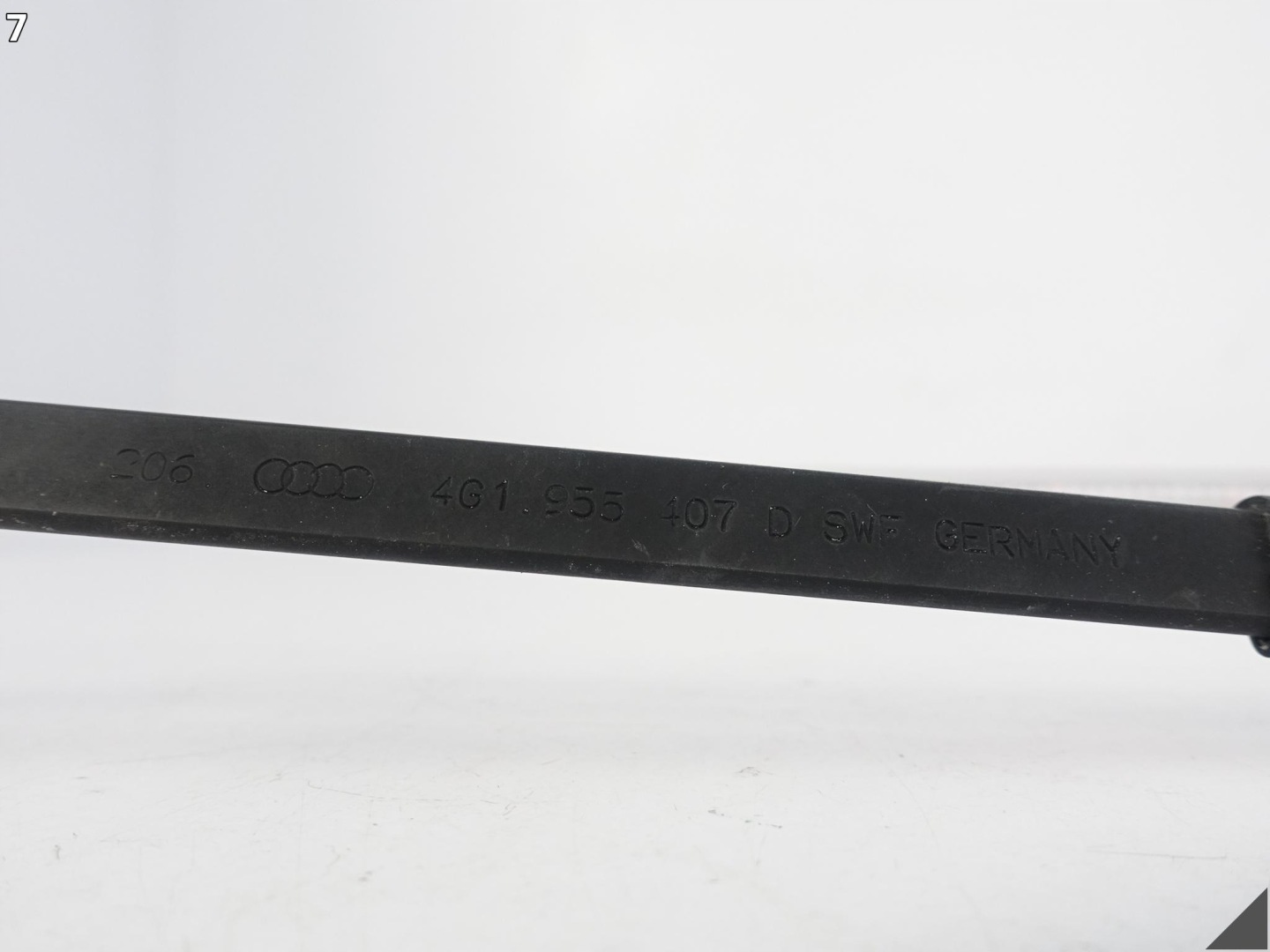 AUDI A7 S7 RS7 4G8 A6 S6 RS6 4G0 C7 10-18 wiper arm left front