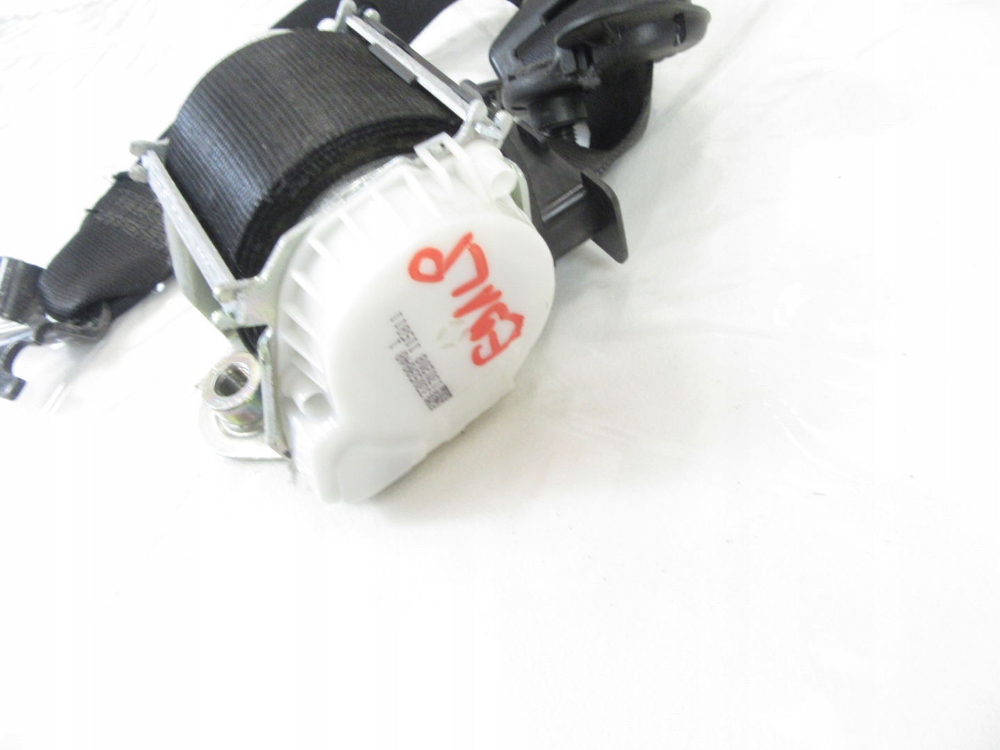 tension belt safety left front BMW e81 e88 e90 e91