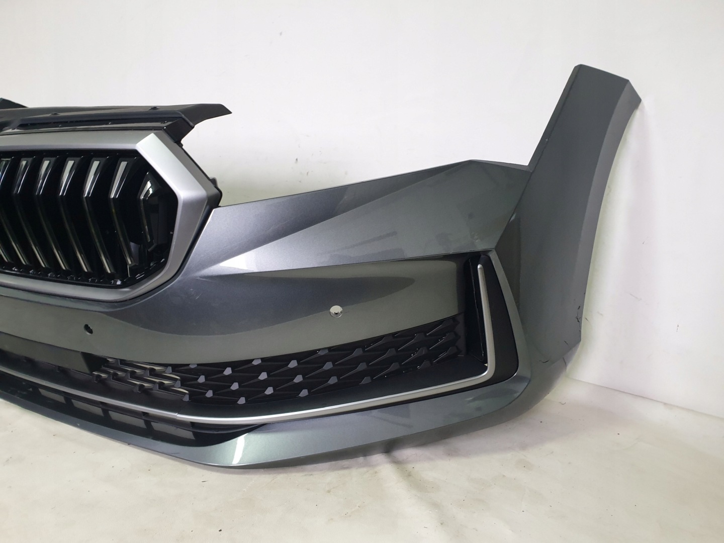 SKODA SUPERB IV 3P0 23-> bumper front front 4 x PDC cover 3P0807221