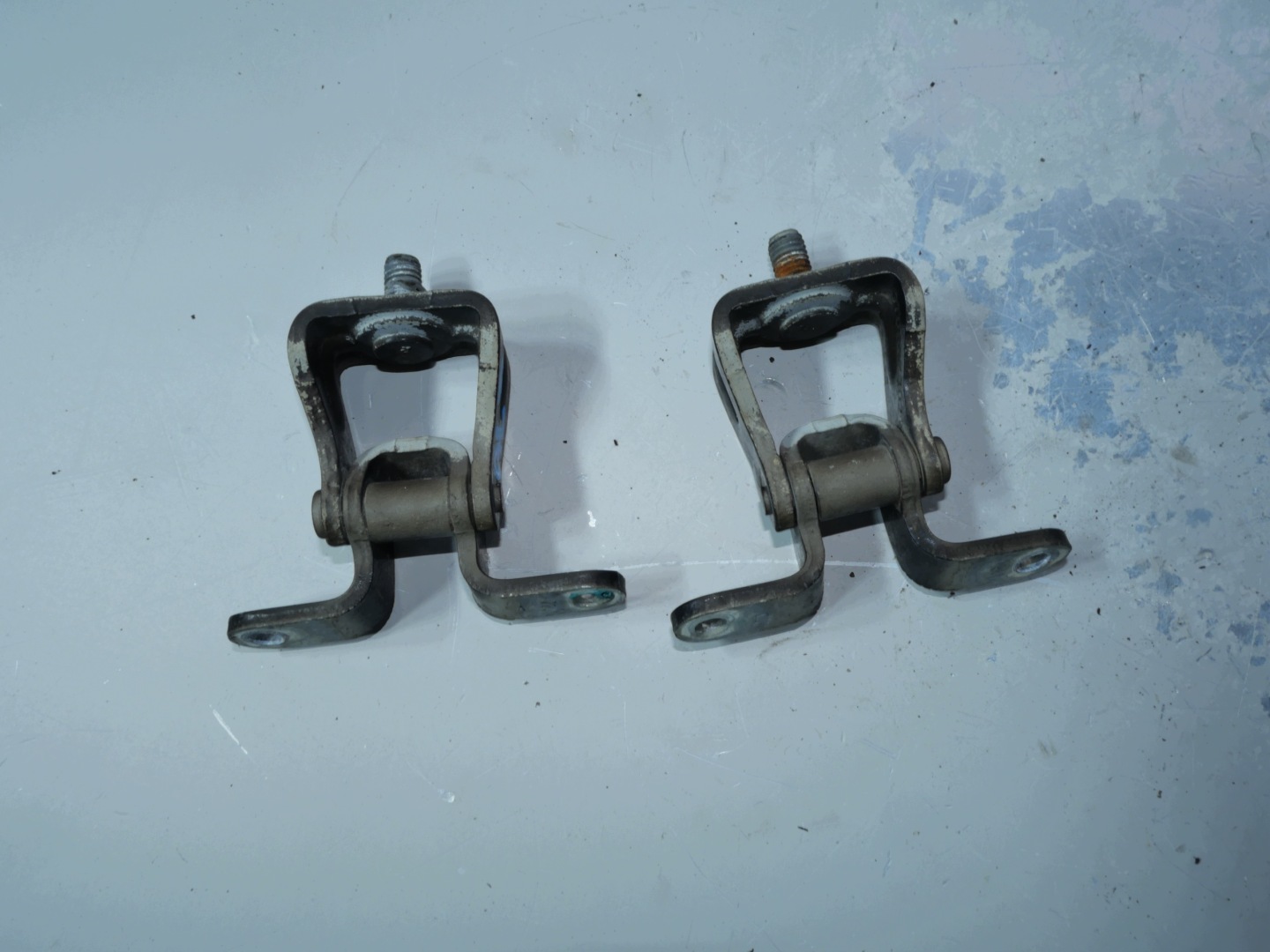 hinge bonnet rear part SKODA 3T0827301C 3T0827302C