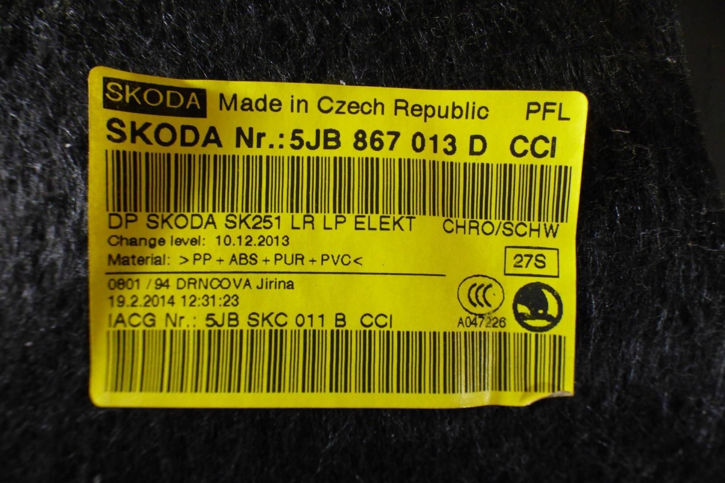 Skoda Rapid upholstery side door left 5JB867013D st.BDB EUROPA