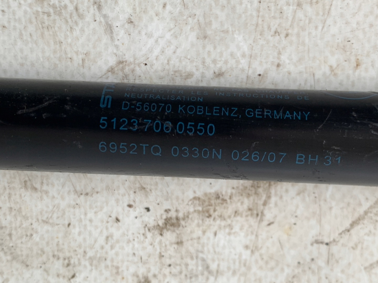 # damper bonnets POKRYWY BMW 3 E90 E91 7060550