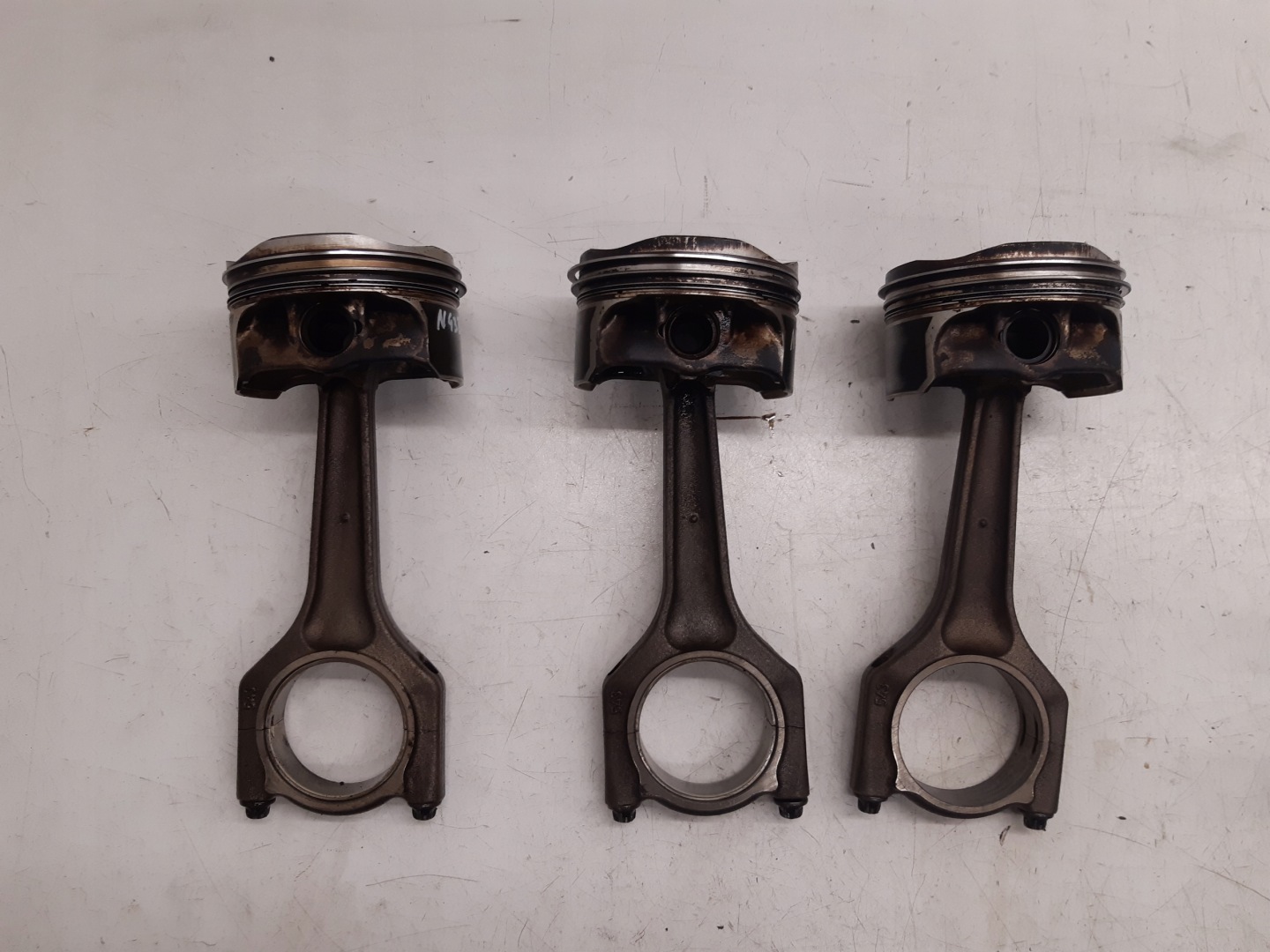 piston connecting rod 7589197 BMW E81