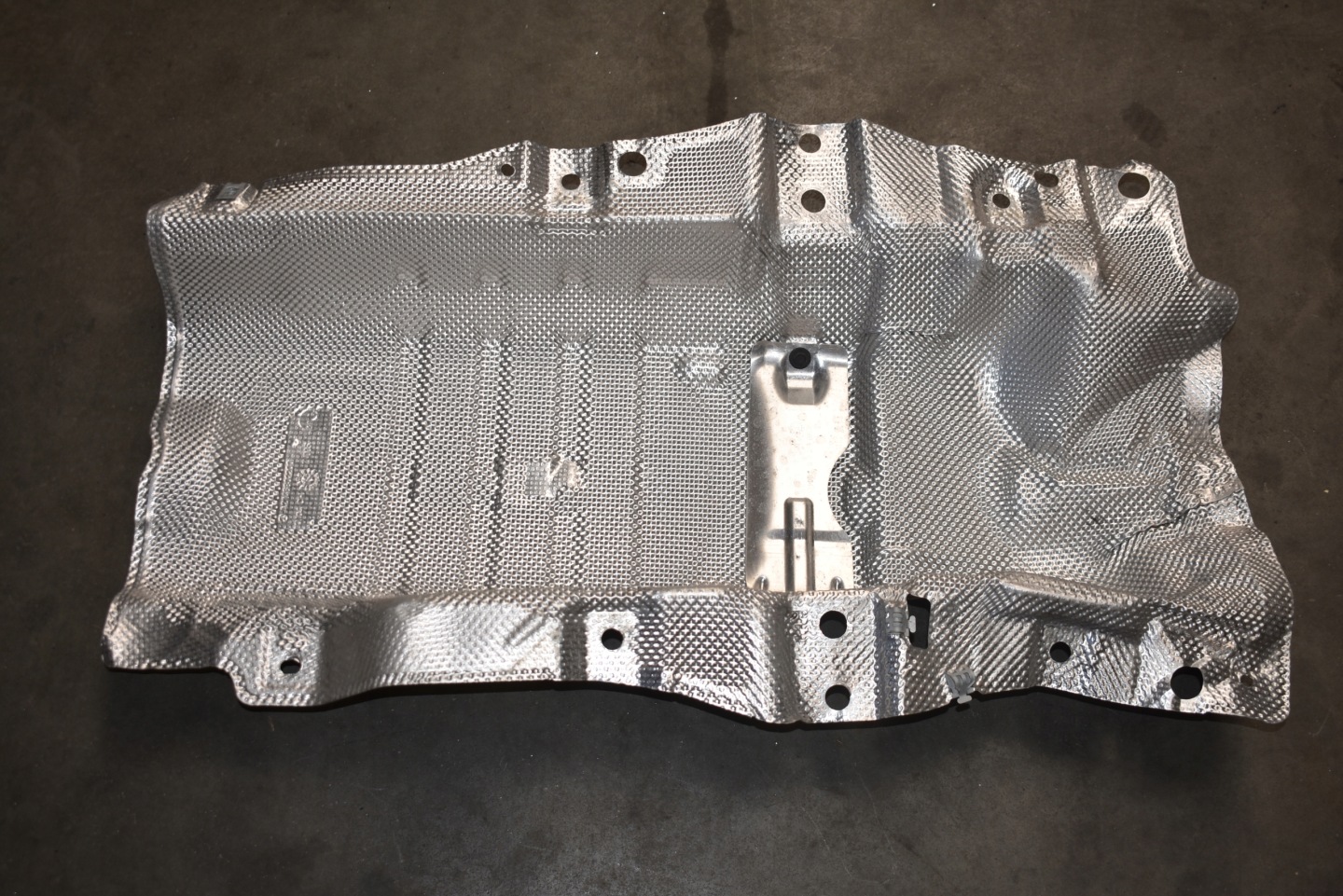 IDEALNA Blende Abdeckung TERMICZNA MERCEDES W214 1