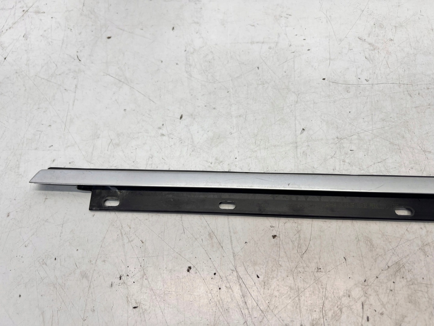 moulding dust SZYBE door right rear part CHROM AUDI A4 B7 8E0853764B