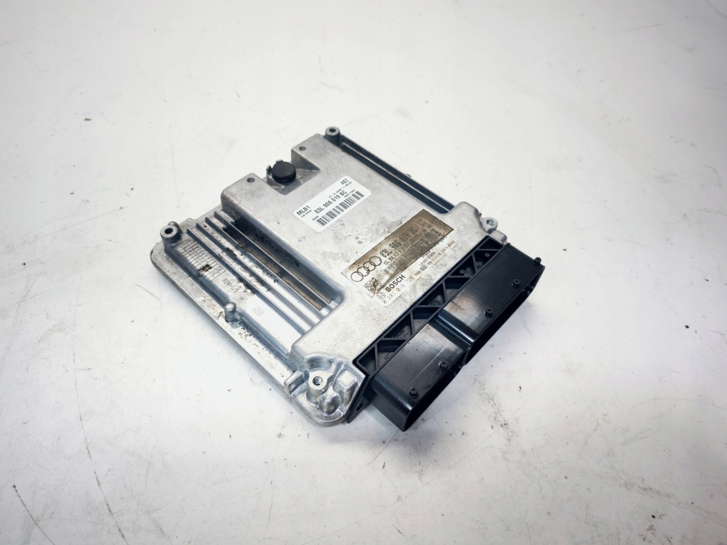 computer control unit of the engine AUDI Q5 8R 2.0 TDI 03L906019BC