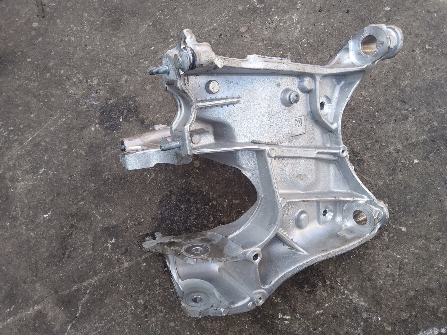 holder engine mount left Audi A6 C8 80A399295S