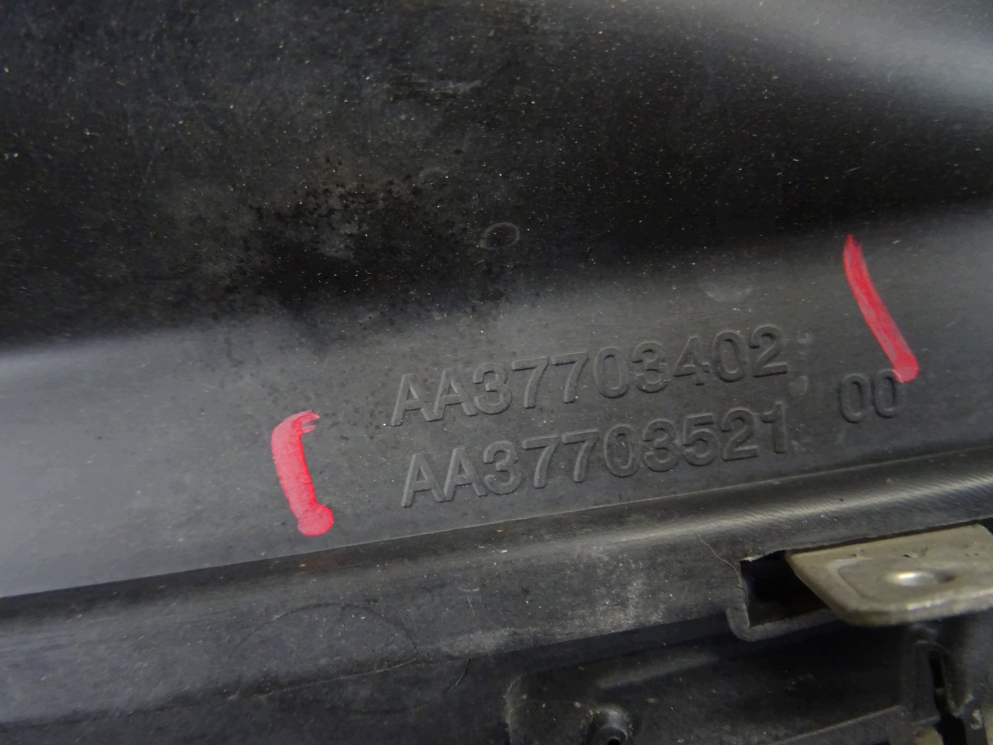 grid of a bumper left front CITROEN C4 PICASSO II LIFT AA37703402