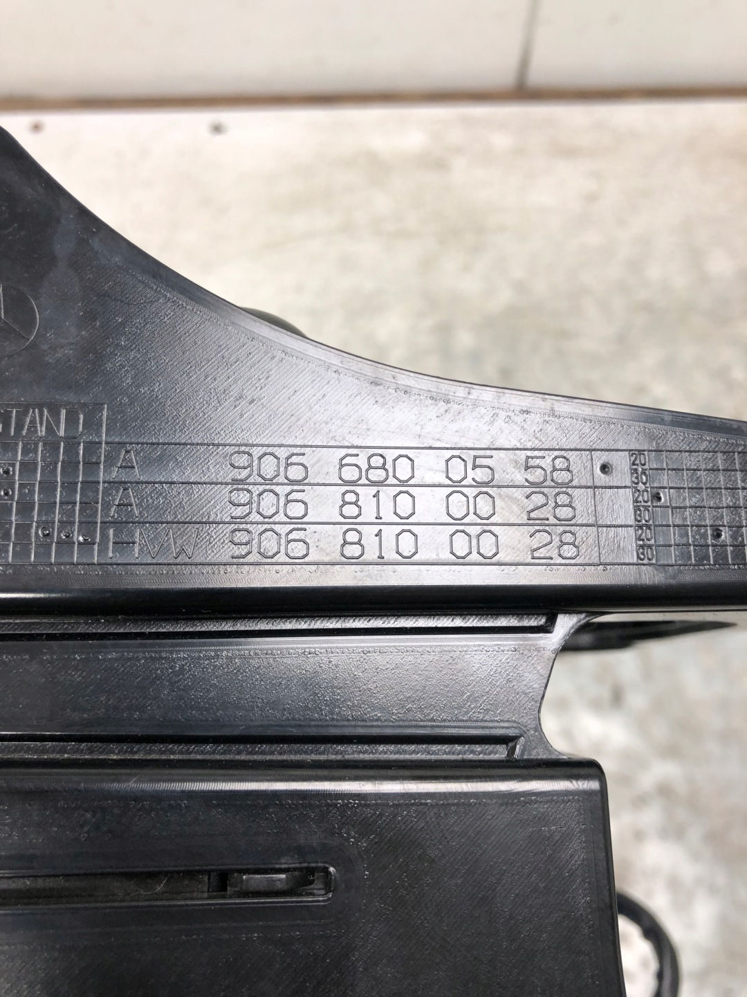 ashtray passenger compartment MERCEDES SPRINTER W906 A9066800558
