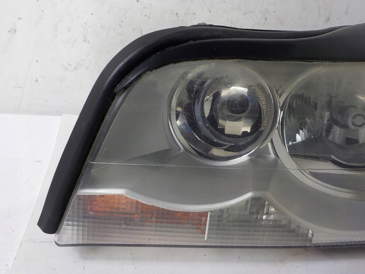 VOLVO XC90 and XENON LIFT light left front front UK