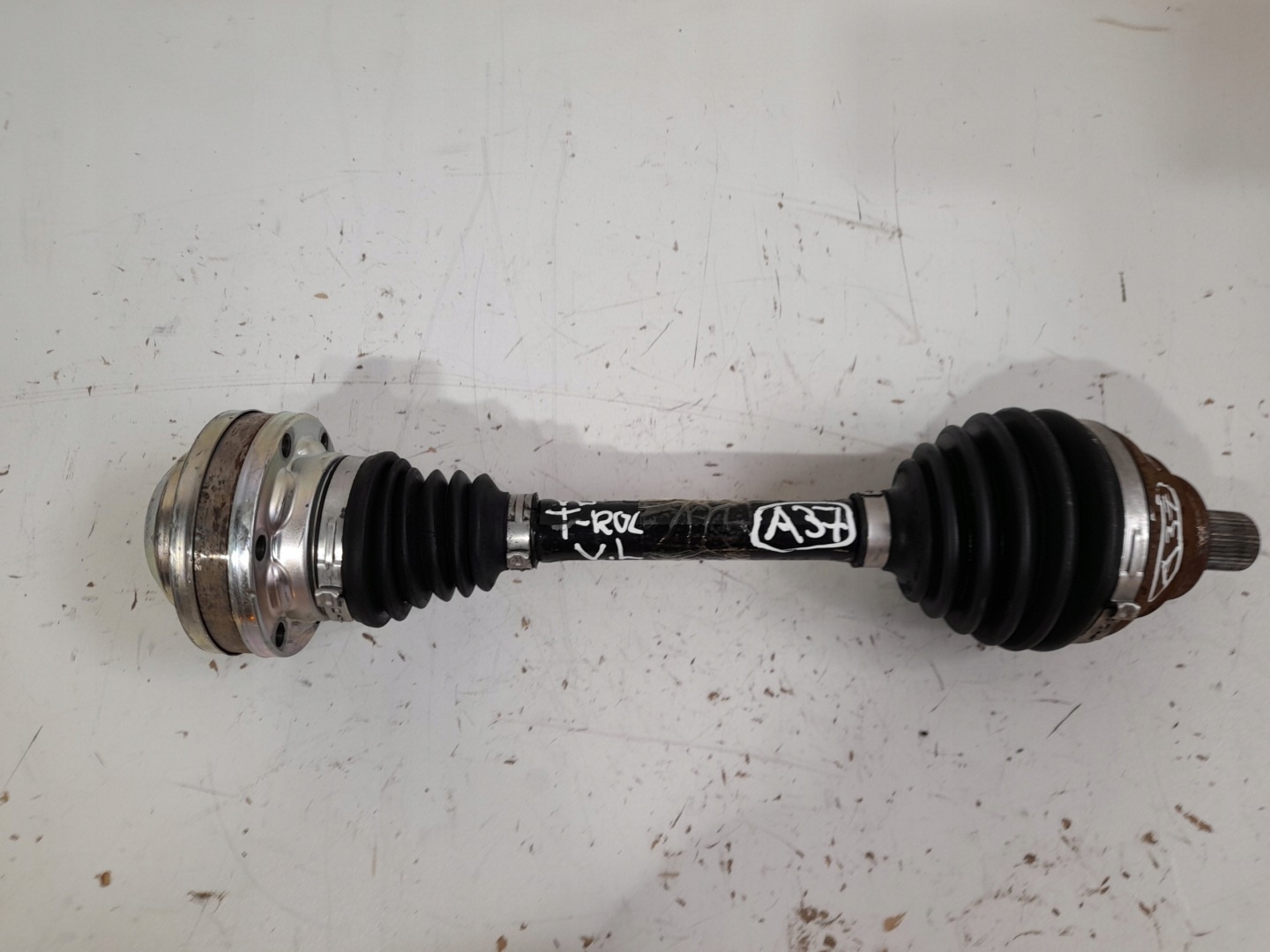 VOLKSWAGEN T-ROC semi-axis front left 5Q0407271H (A37)