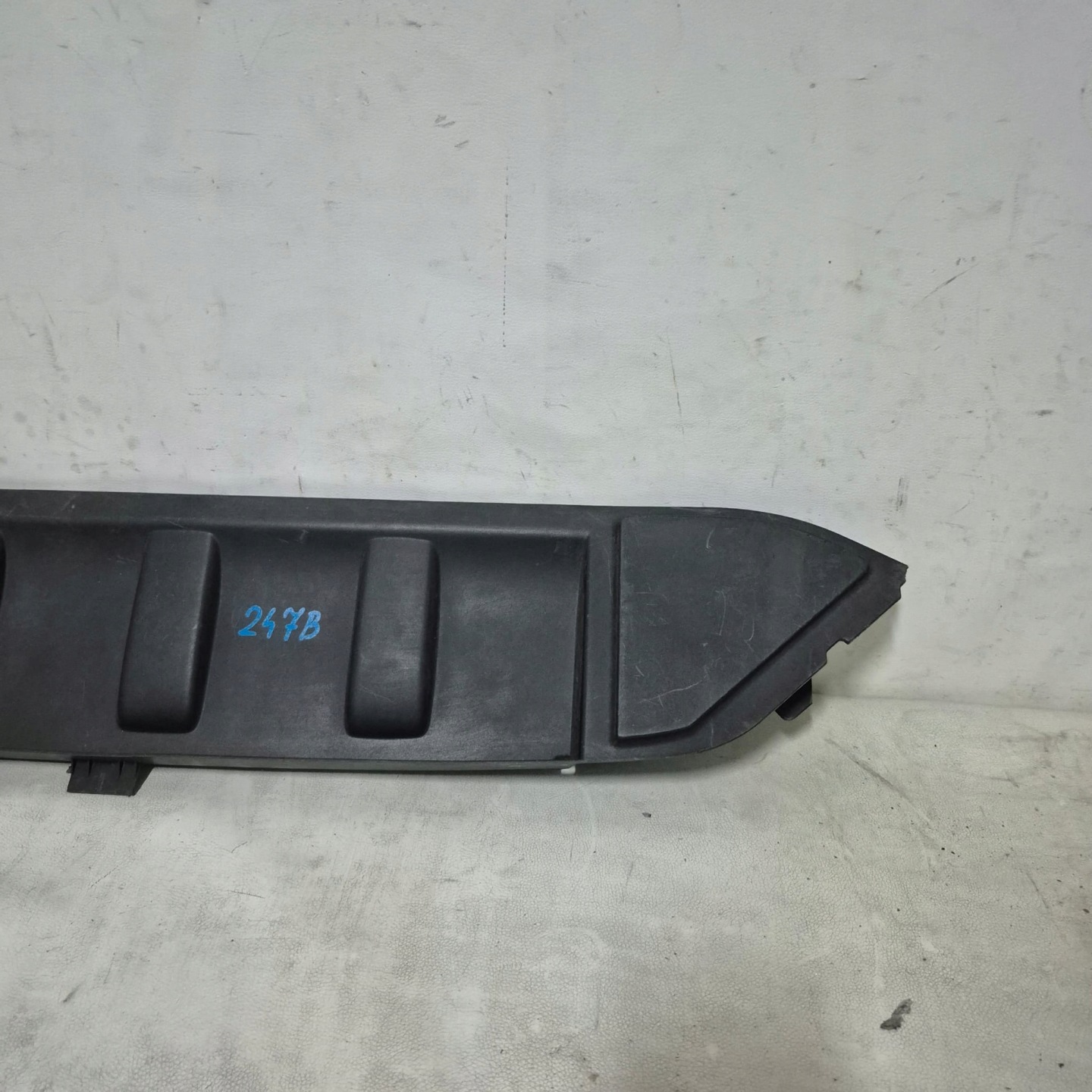 AUDI Q7 a 1 4L 05-09 kryt příčka GORA stěny