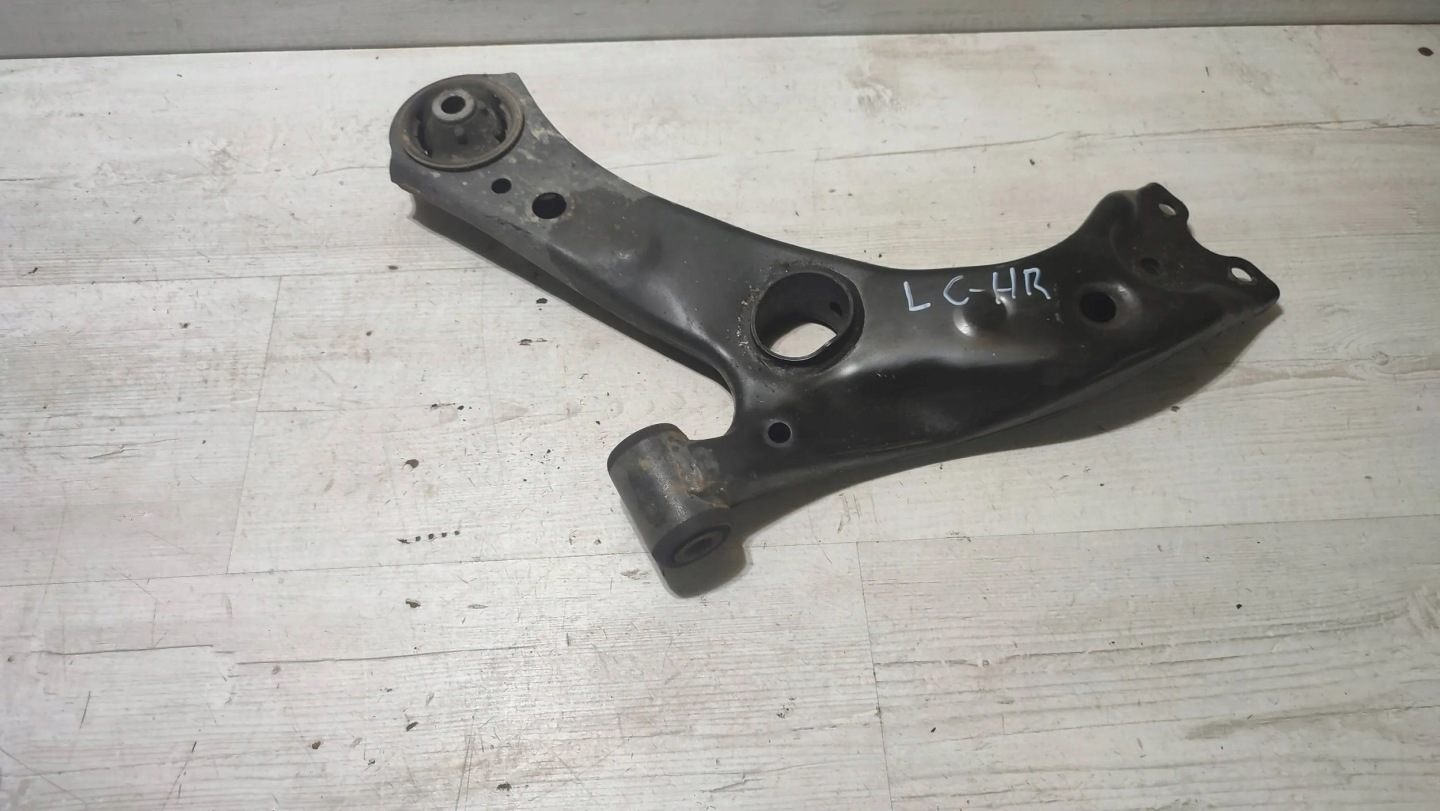 Toyota C-HR and 2019 left side arm front