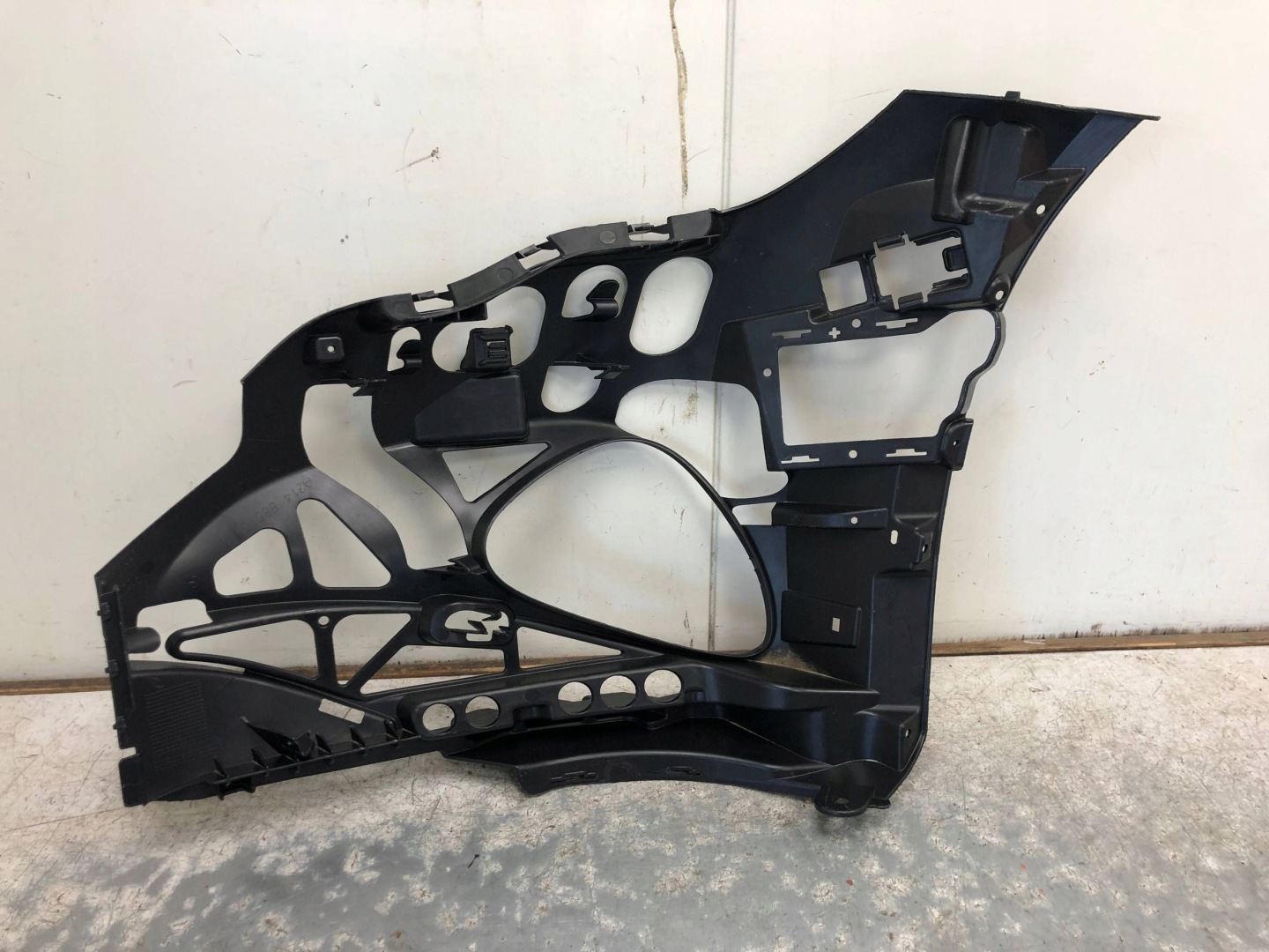 bumper bracket right front MERCEDES GT W214 A2148850500