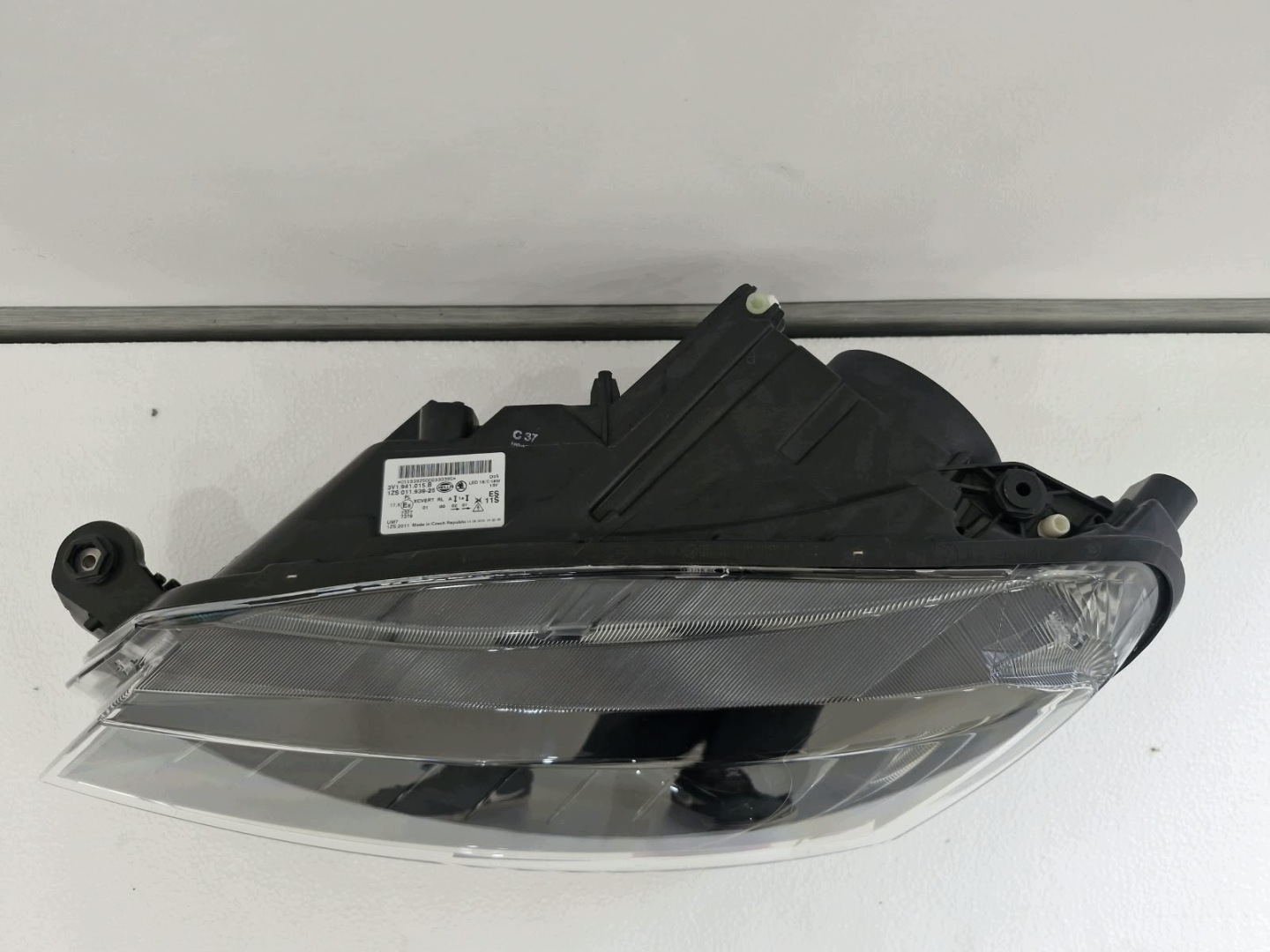 light left Skoda Superb III 2015- Bi-Xenon LED